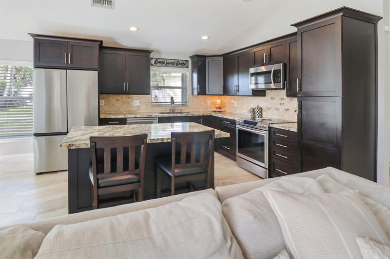 Image 11 of 33 For 8260 Palm Gate Dr