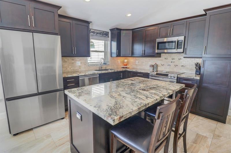 Image 13 of 33 For 8260 Palm Gate Dr