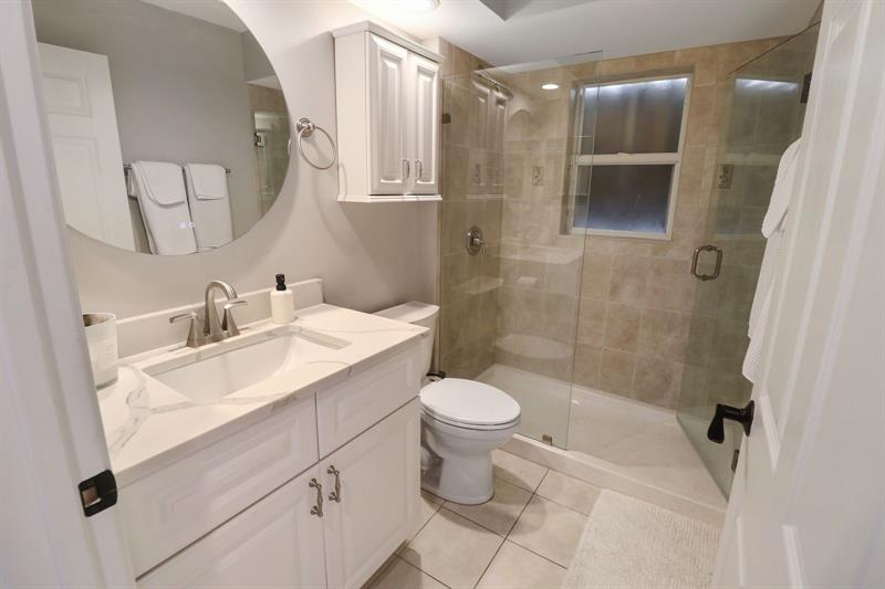 Image 24 of 33 For 8260 Palm Gate Dr