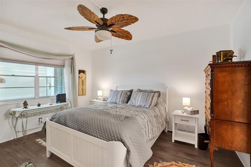 Image 13 of 74 For 105 19th Ave  352