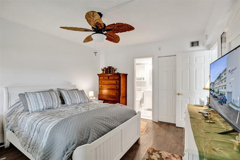 Image 16 of 74 For 105 19th Ave  352