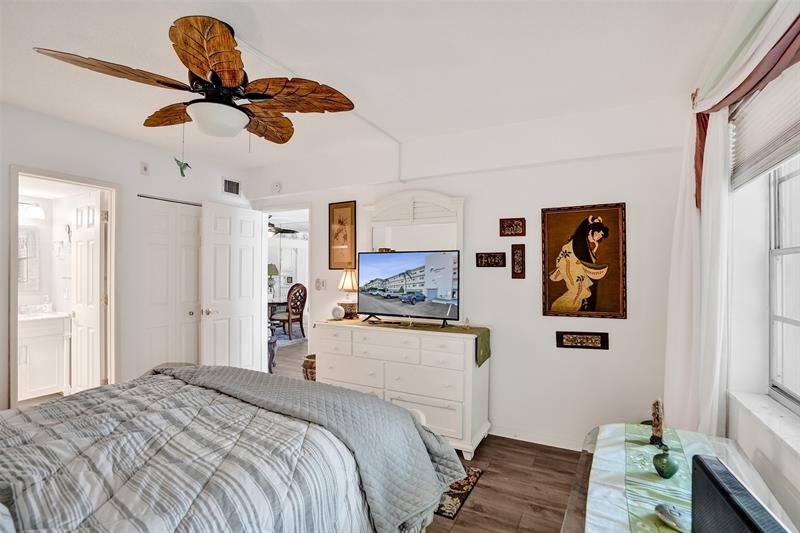 Image 18 of 74 For 105 19th Ave  352