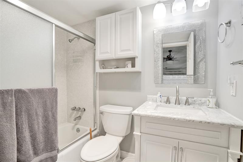 Image 19 of 74 For 105 19th Ave  352