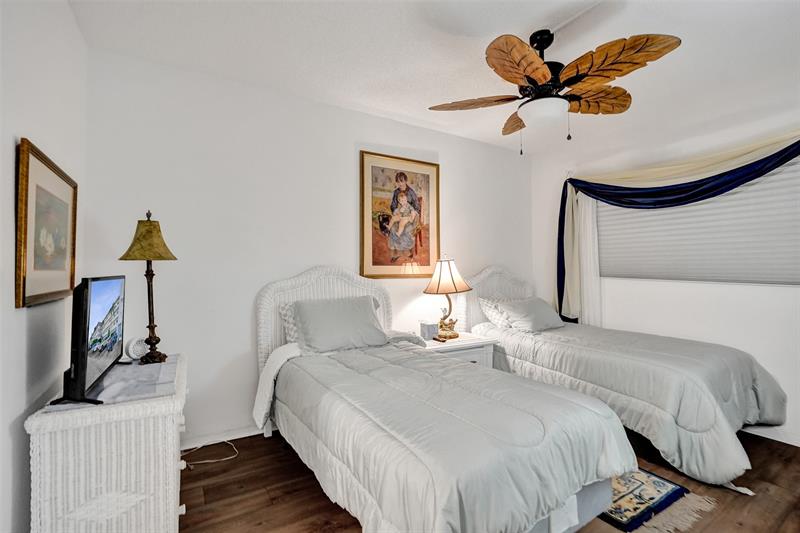 Image 21 of 74 For 105 19th Ave  352