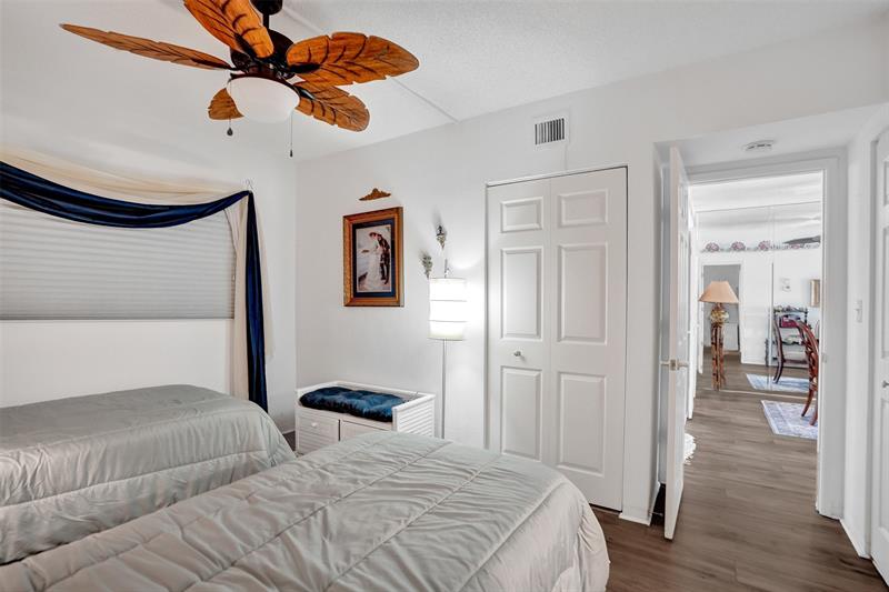 Image 22 of 74 For 105 19th Ave  352