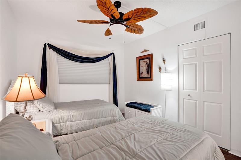 Image 23 of 74 For 105 19th Ave  352