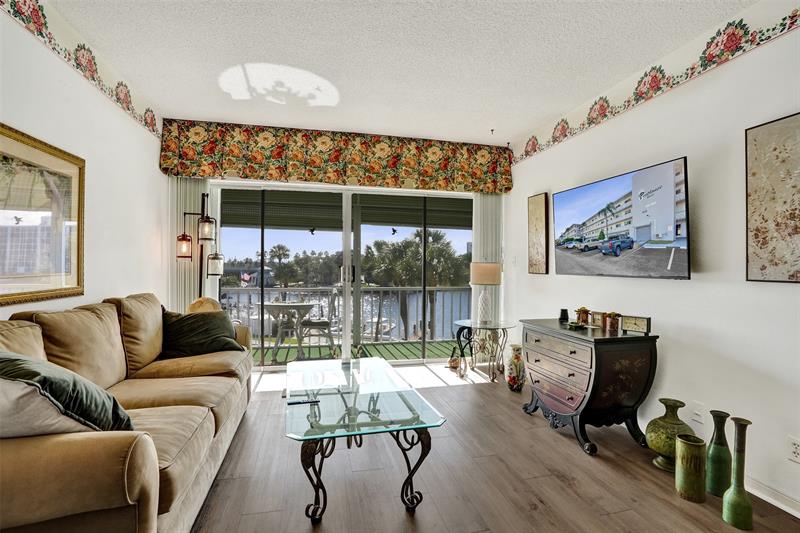 Image 33 of 74 For 105 19th Ave  352