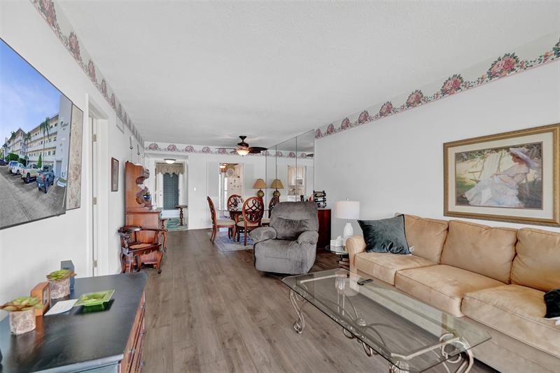 Image 35 of 74 For 105 19th Ave  352