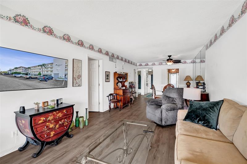 Image 36 of 74 For 105 19th Ave  352