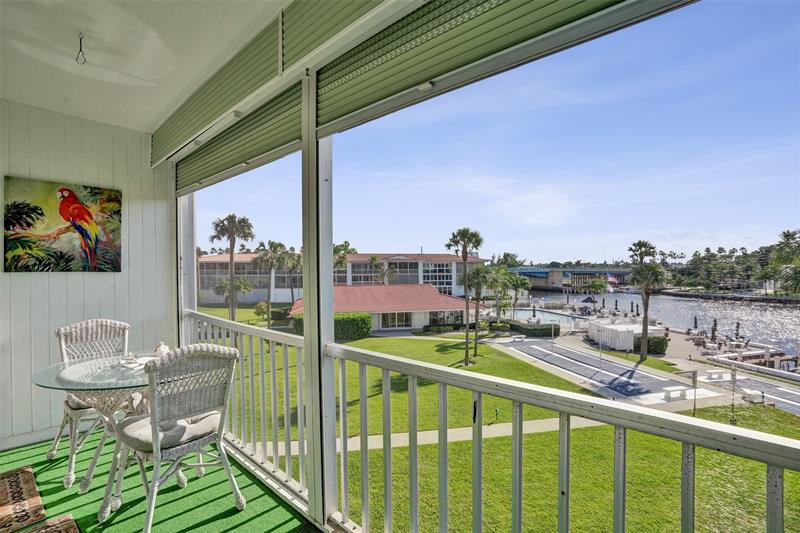 Image 41 of 74 For 105 19th Ave  352