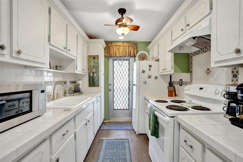 Image 45 of 74 For 105 19th Ave  352