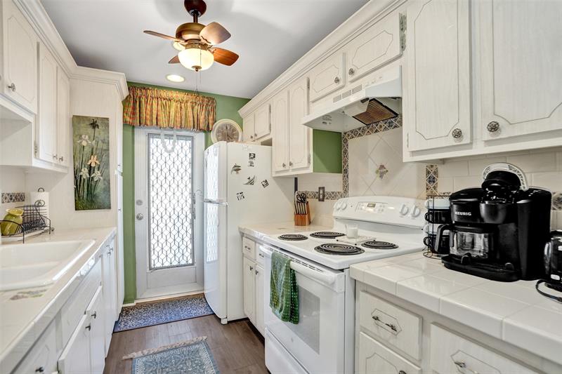 Image 46 of 74 For 105 19th Ave  352