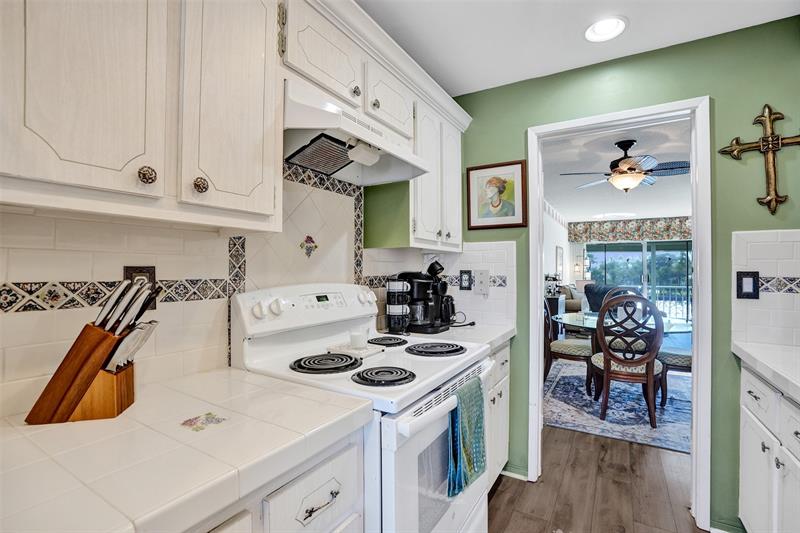 Image 49 of 74 For 105 19th Ave  352