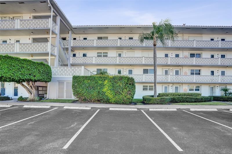 Image 62 of 74 For 105 19th Ave  352