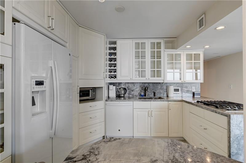 Image 10 of 51 For 2030 Ocean Dr  807