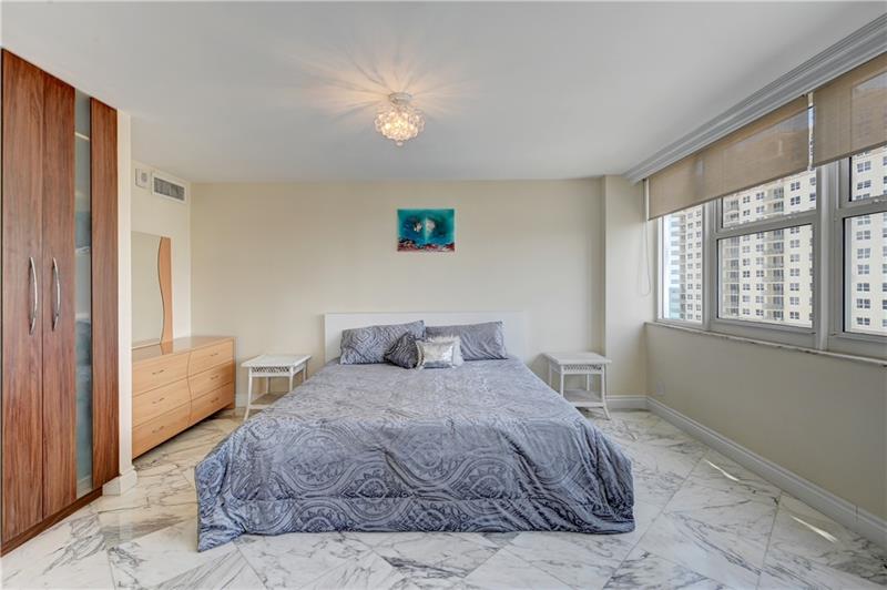 Image 13 of 51 For 2030 Ocean Dr  807