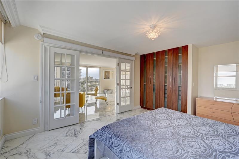 Image 15 of 51 For 2030 Ocean Dr  807