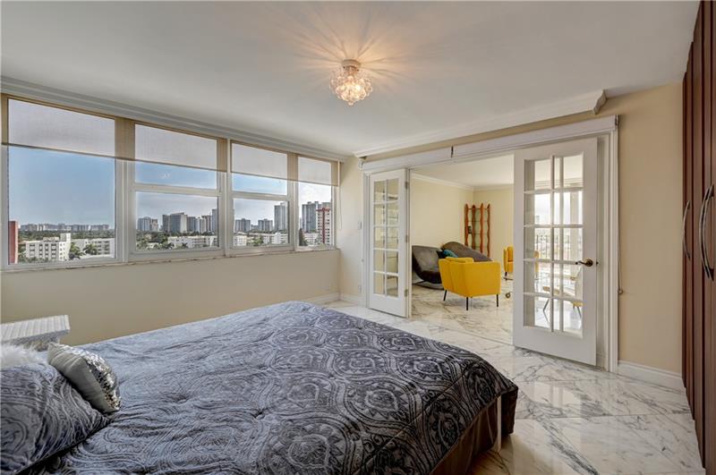Image 16 of 51 For 2030 Ocean Dr  807