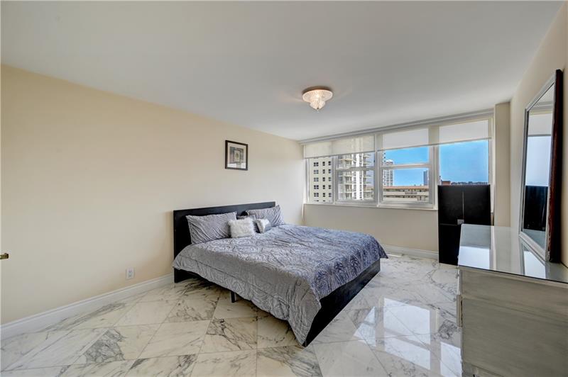 Image 19 of 51 For 2030 Ocean Dr  807