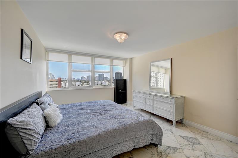 Image 20 of 51 For 2030 Ocean Dr  807