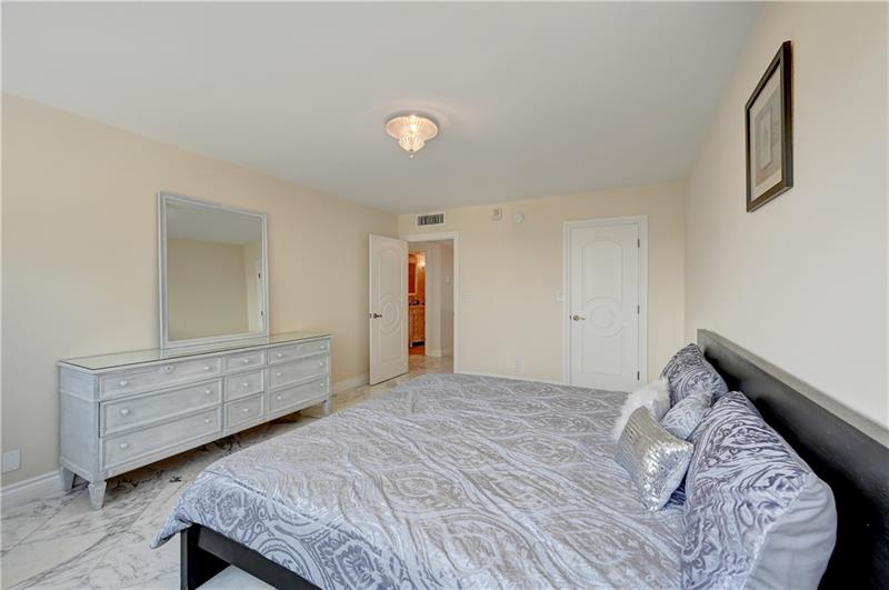Image 21 of 51 For 2030 Ocean Dr  807