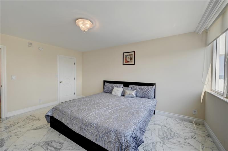 Image 22 of 51 For 2030 Ocean Dr  807