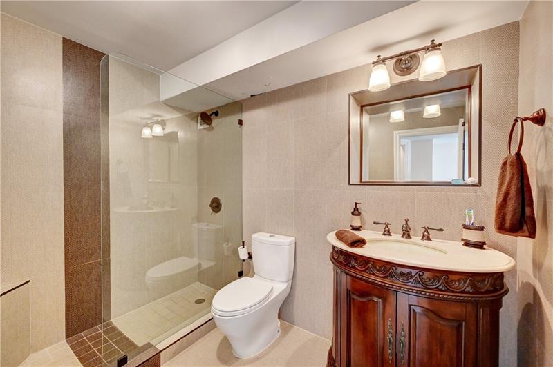 Image 26 of 51 For 2030 Ocean Dr  807