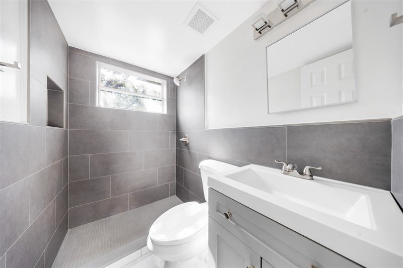 Image 15 of 15 For 110 7th Ave  5