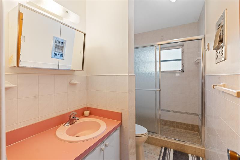 Image 16 of 26 For 161 10th Ave  3b