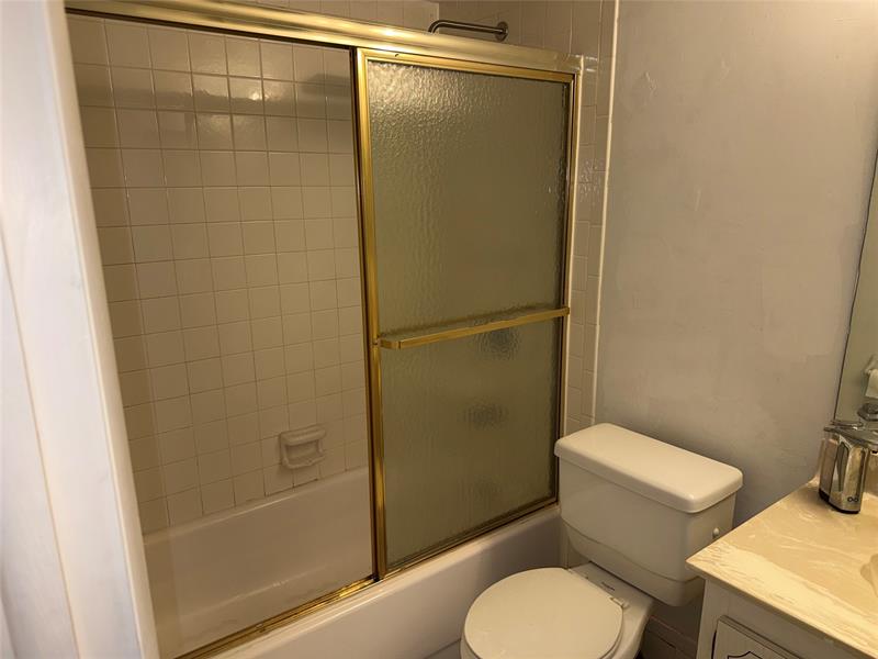 Image 23 of 39 For 5801 62nd Ave