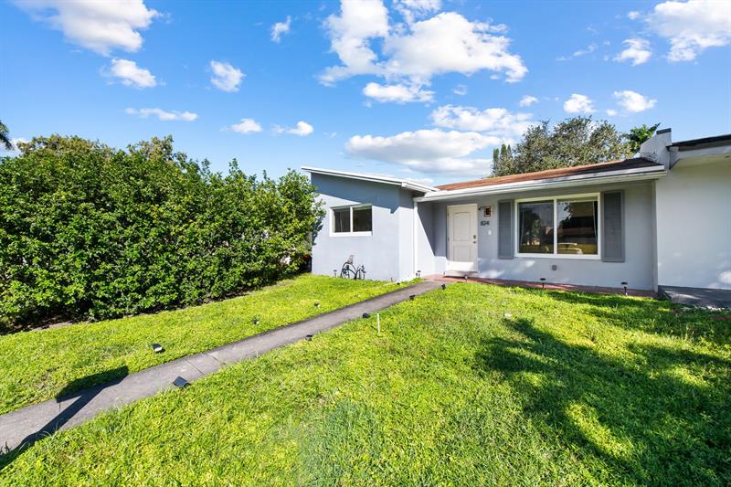 Image 3 of 20 For 824 Golf Drive