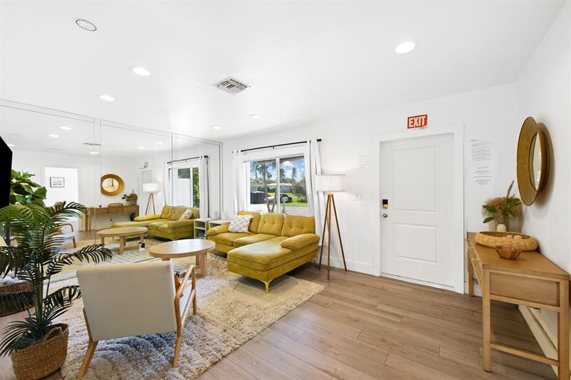 Image 6 of 20 For 824 Golf Drive