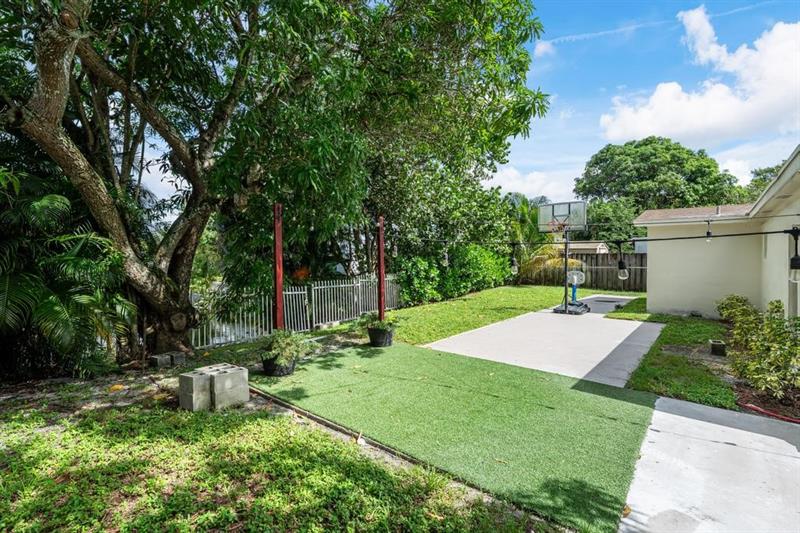 Image 15 of 15 For 7431 Arthur St