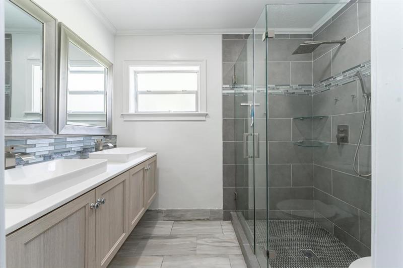 Image 8 of 15 For 7431 Arthur St