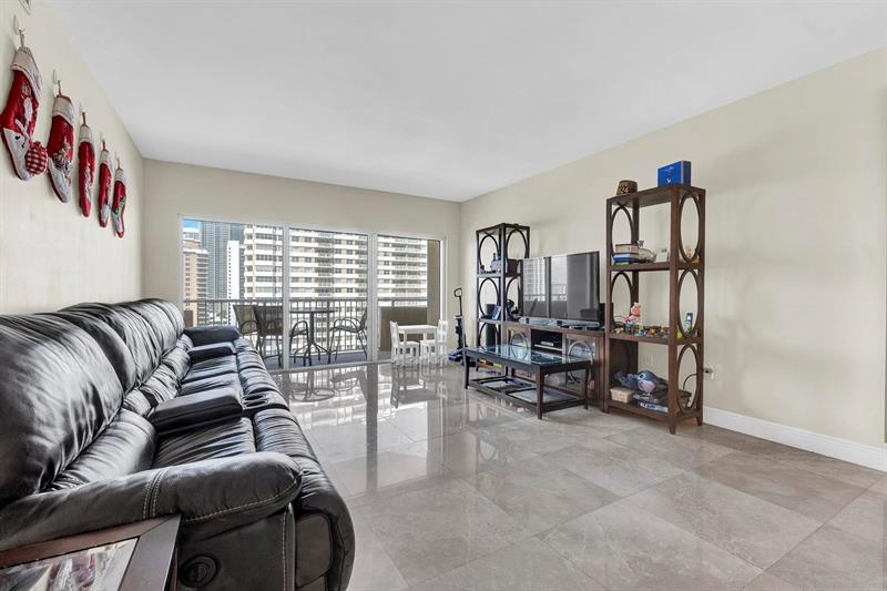 Image 16 of 29 For 1980 Ocean Dr  10h