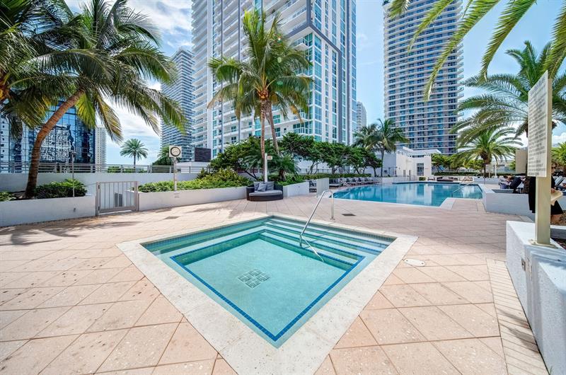 Image 14 of 39 For 1050 Brickell Ave  2302
