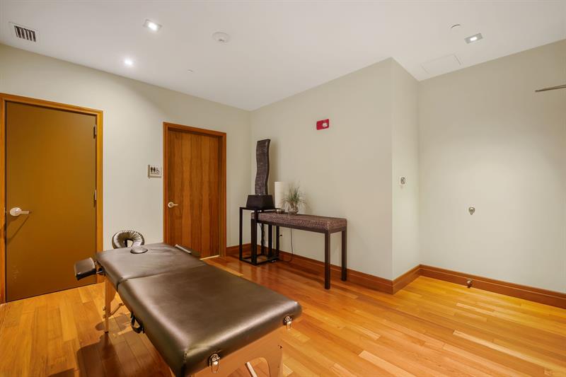 Image 18 of 39 For 1050 Brickell Ave  2302