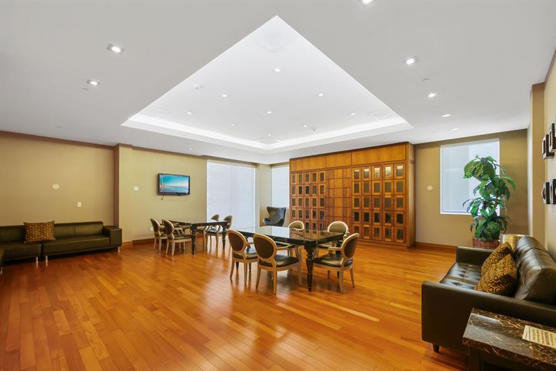Image 19 of 39 For 1050 Brickell Ave  2302