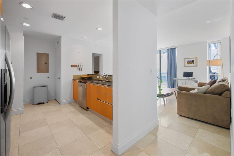 Image 22 of 39 For 1050 Brickell Ave  2302