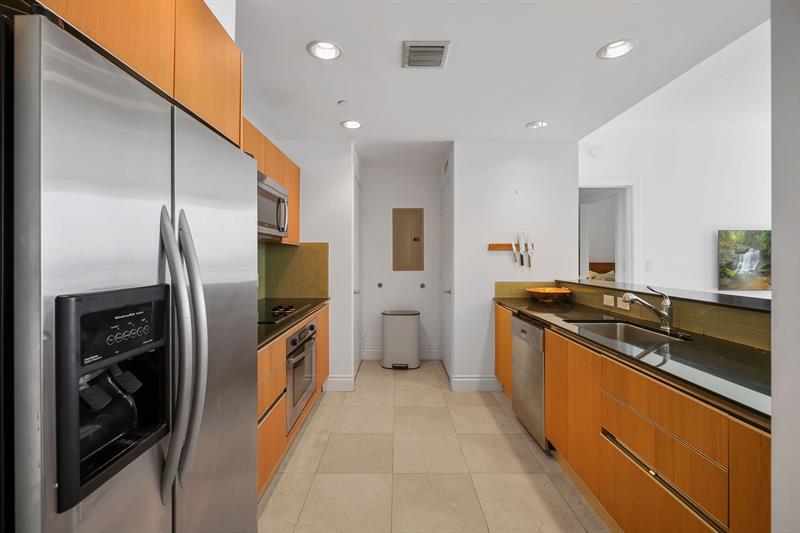 Image 23 of 39 For 1050 Brickell Ave  2302