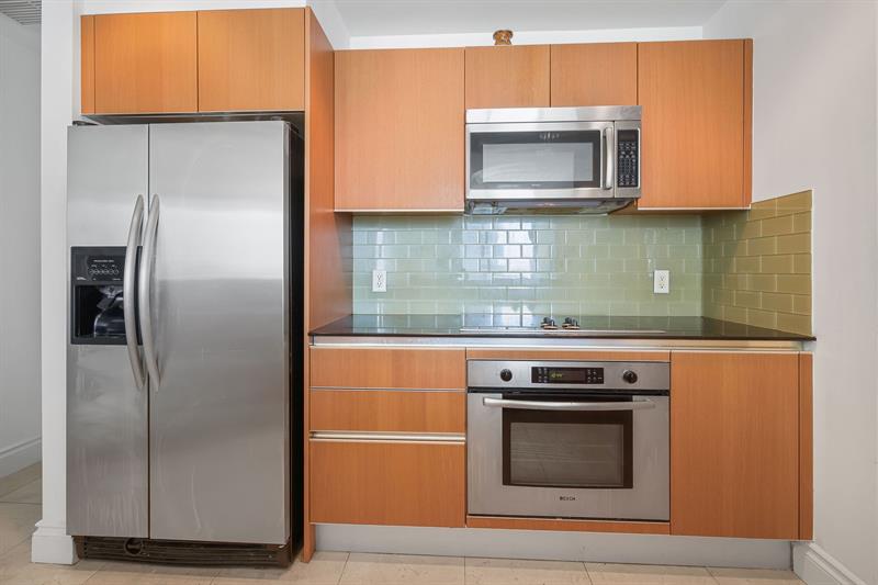 Image 24 of 39 For 1050 Brickell Ave  2302