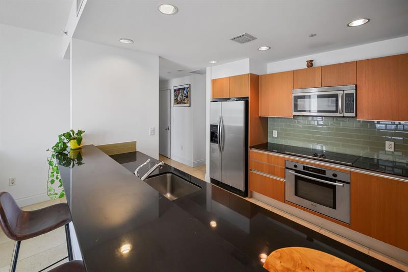 Image 25 of 39 For 1050 Brickell Ave  2302