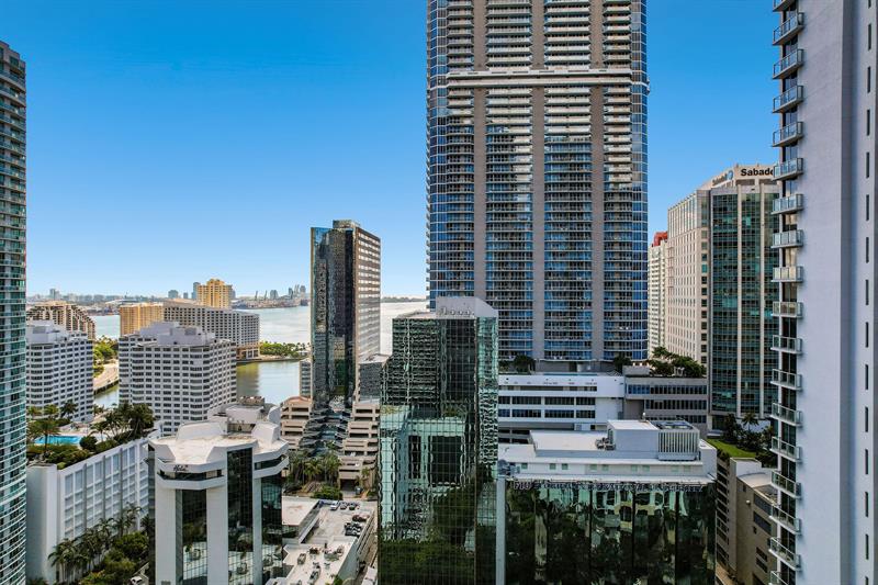Image 31 of 39 For 1050 Brickell Ave  2302