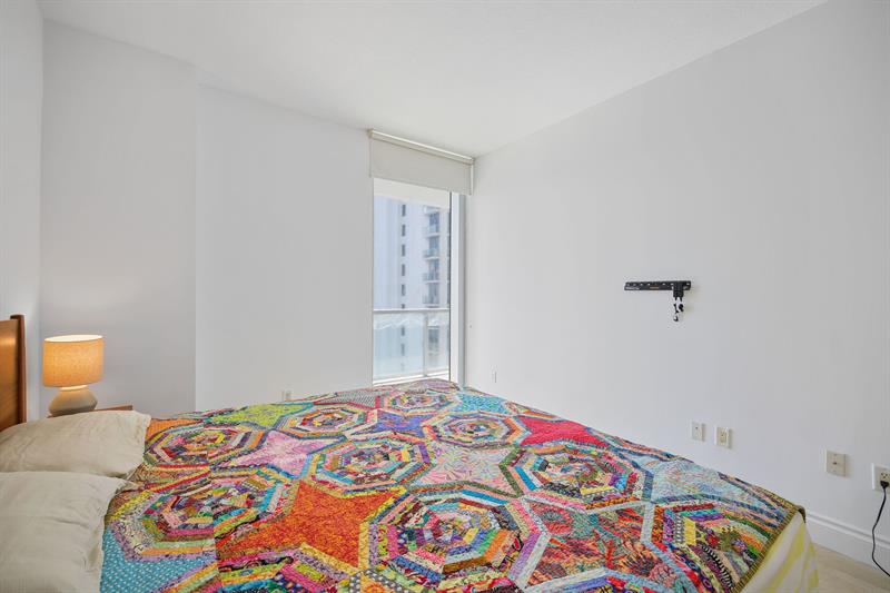 Image 34 of 39 For 1050 Brickell Ave  2302