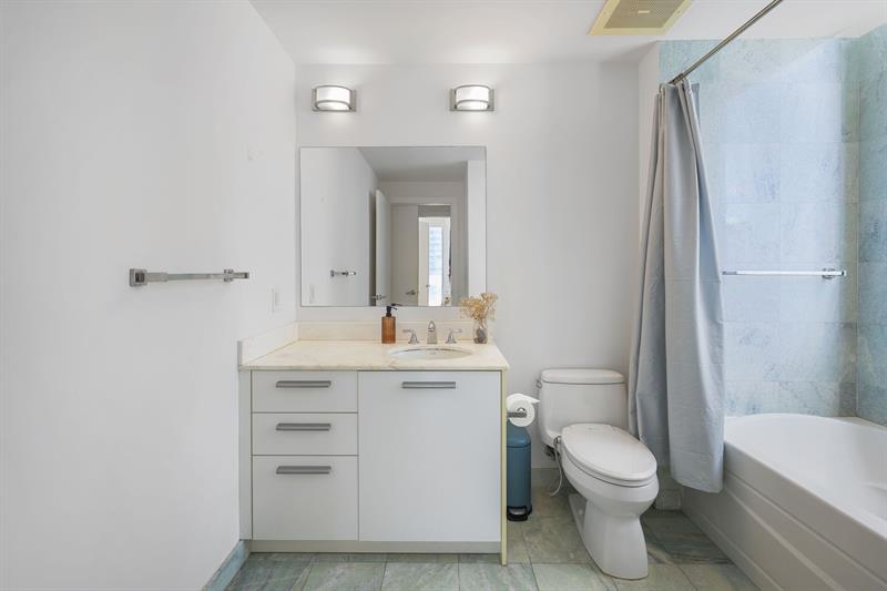 Image 35 of 39 For 1050 Brickell Ave  2302