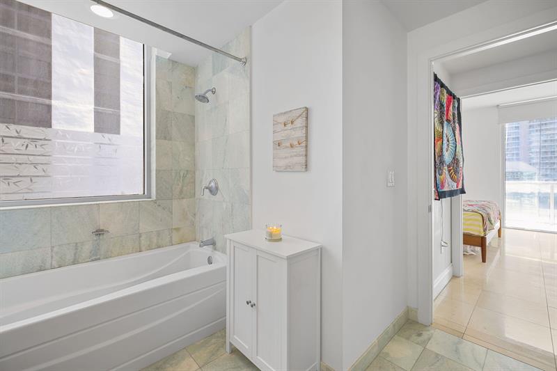 Image 37 of 39 For 1050 Brickell Ave  2302
