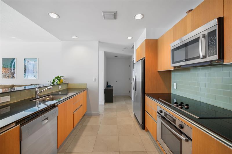 Image 4 of 39 For 1050 Brickell Ave  2302