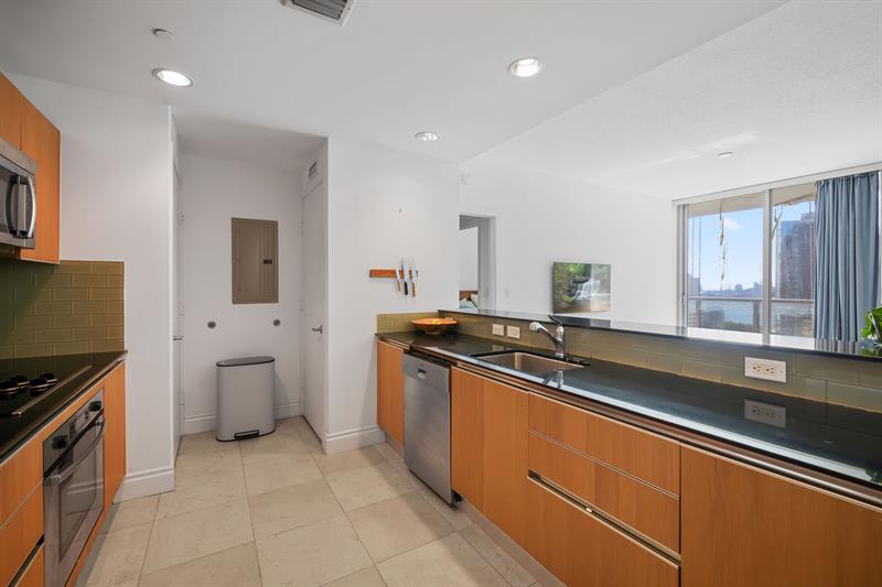 Image 5 of 39 For 1050 Brickell Ave  2302
