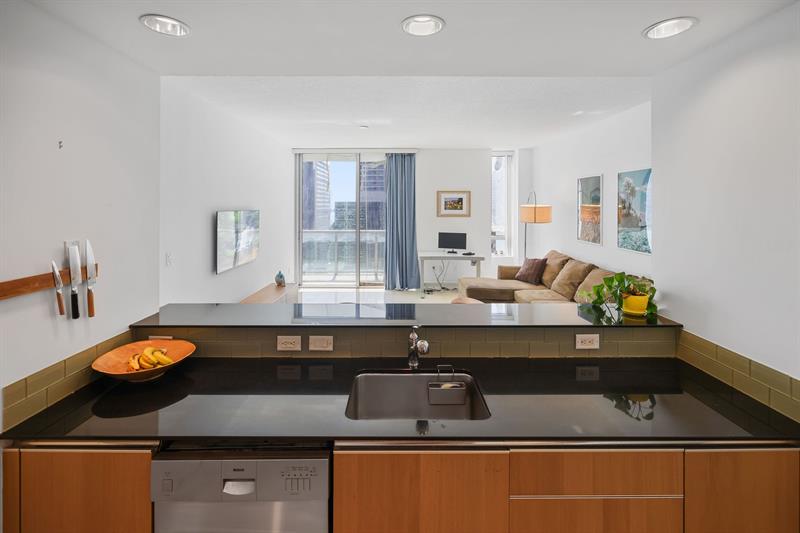 Image 6 of 39 For 1050 Brickell Ave  2302