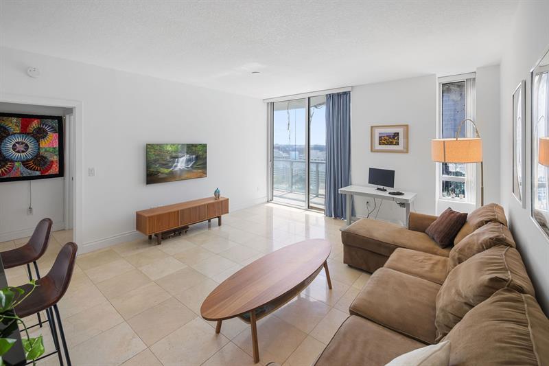 Image 7 of 39 For 1050 Brickell Ave  2302